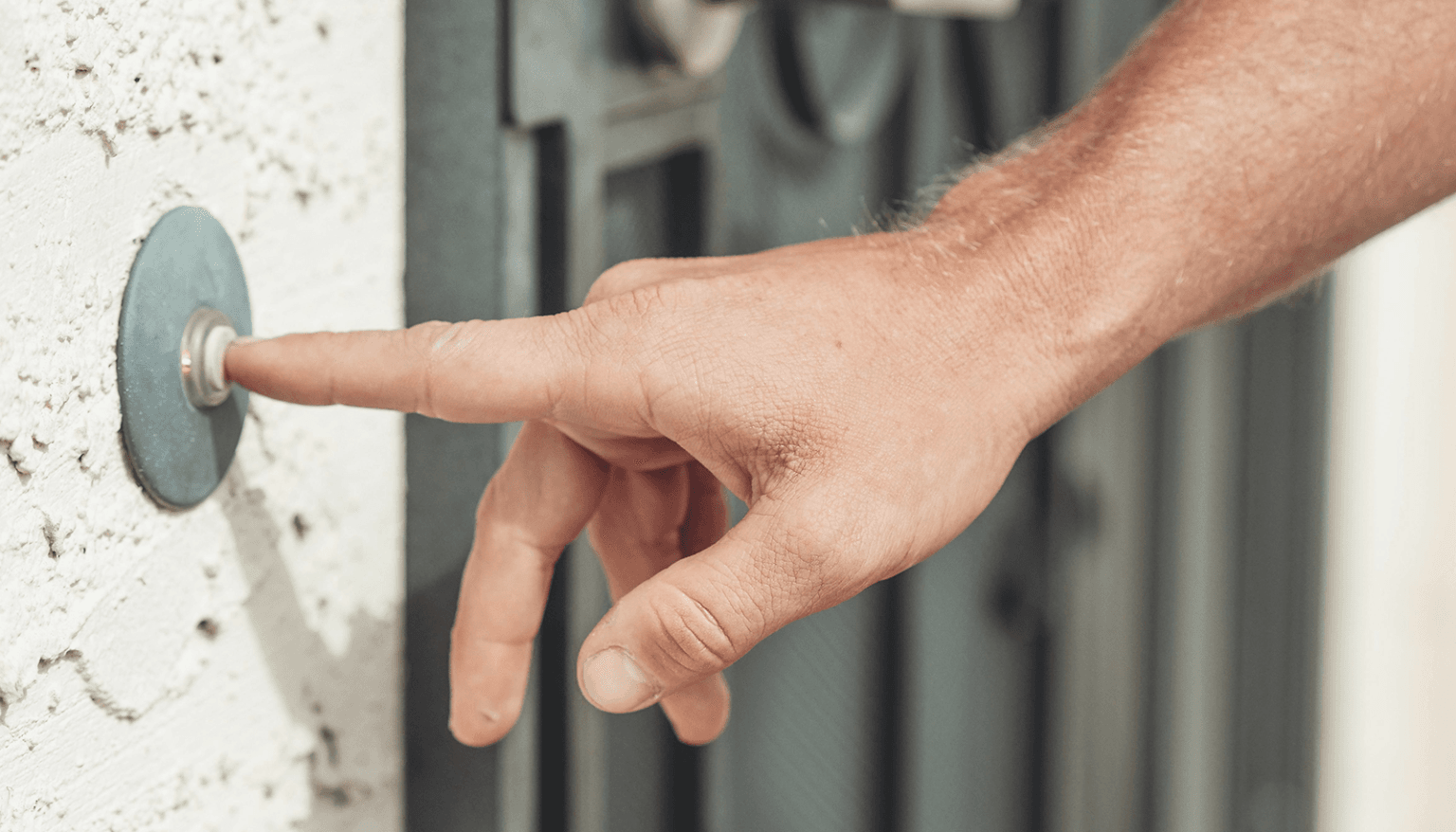 Azur Funeral Services: Home Delivery of Ashes Across Quebec